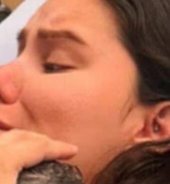 Dio a luz sin darse cuenta tras quedarse dormida por la anestesia en el parto