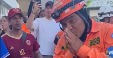 Rescatista es homenajeado por su cumpleaños durante la misión en Venezuela