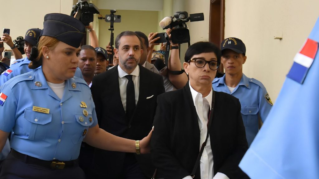 Defensa de Antonio y Maribel Espaillat buscan anular embargo judicial sobre sus bienes por suma de RD$500 millones