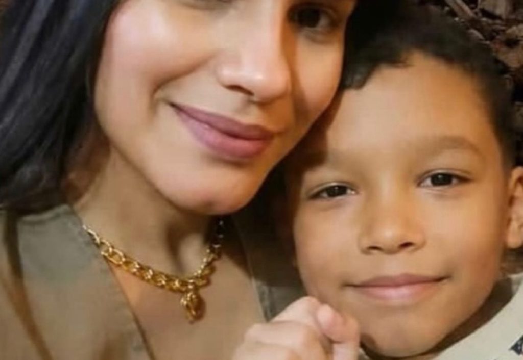 Rescatistas internacionales mantienen intensa búsqueda del niño Fabio entre escombros