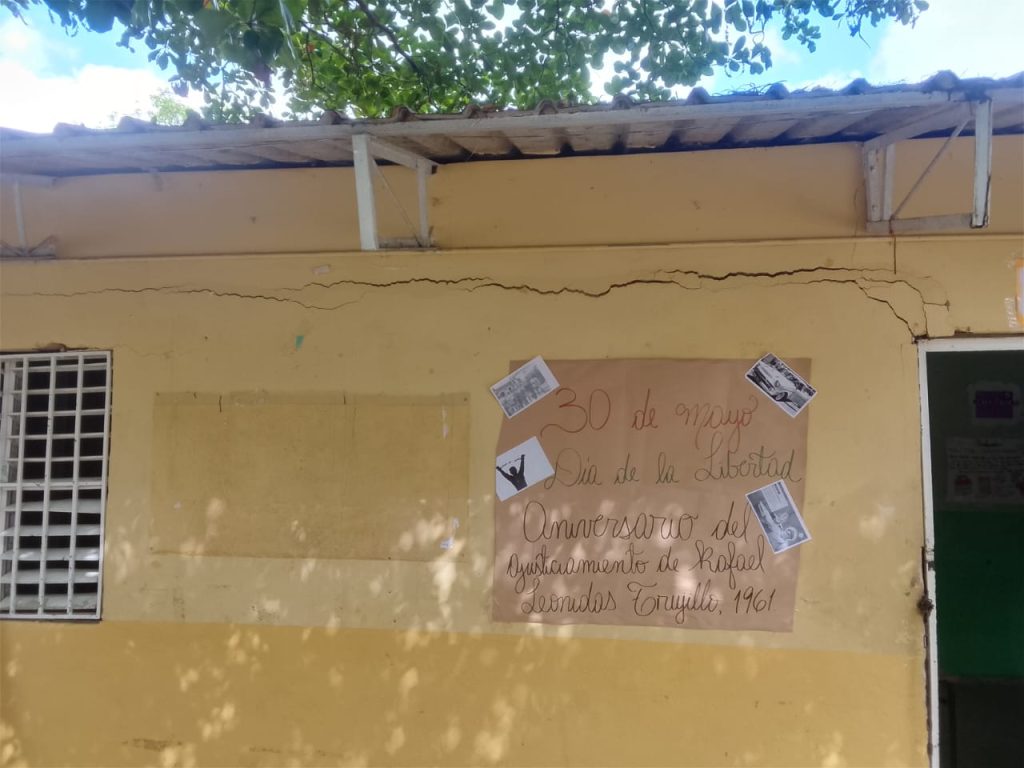 Grandes grietas ponen en riesgo escuela de San Luis; comunitarios exigen su demolición