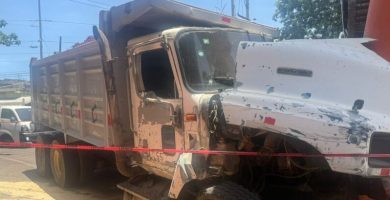 Muere hombre en accidente de camión en puente de Quita Sueño, Haina