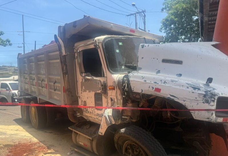 Muere hombre en accidente de camión en puente de Quita Sueño, Haina