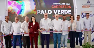 Abinader inaugura carretera Palo Verde-Laguna Verde, en Montecristi