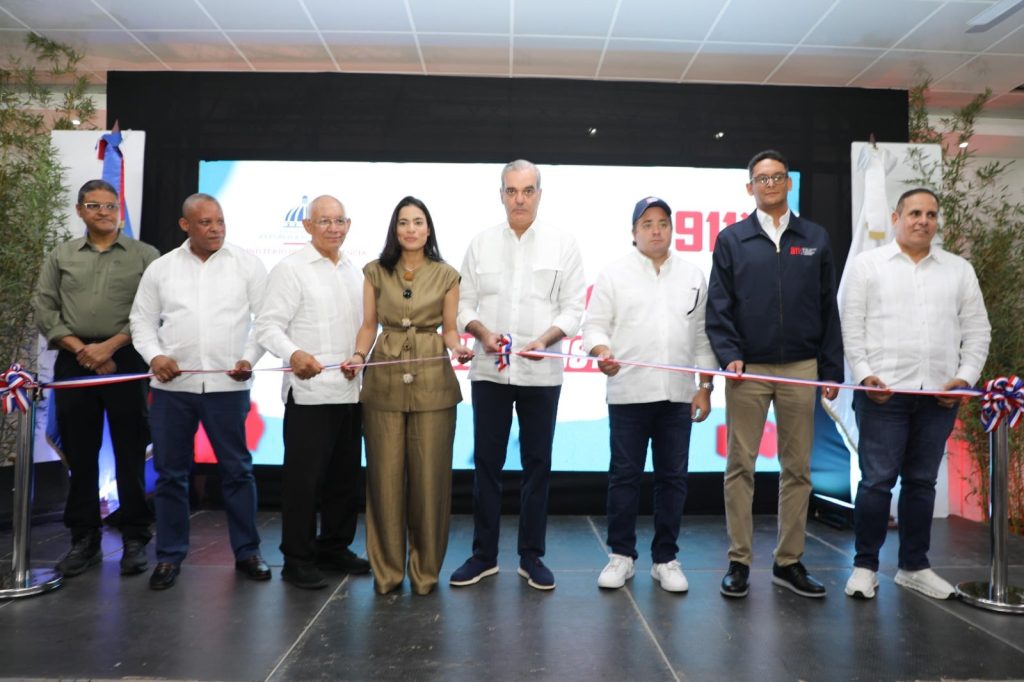 Abinader pone en marcha el sistema 911 en la provincia Montecristi