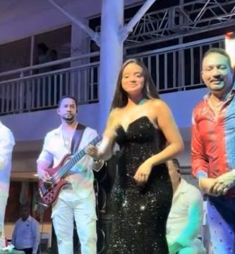 Frank Reyes presume el talento de su hija al interpretar uno de sus éxitos