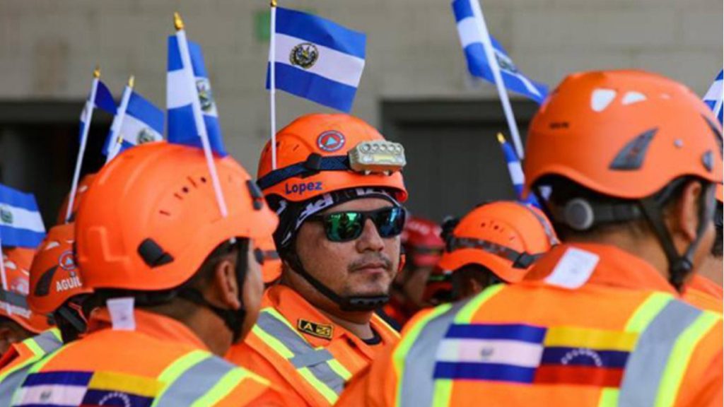 El Salvador relevará a parte de su misión de rescate en Venezuela con 120 nuevos especialistas
