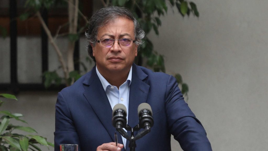 Petro anuncia demandas por calumnia e injuria y denuncia hostigamiento contra su familia