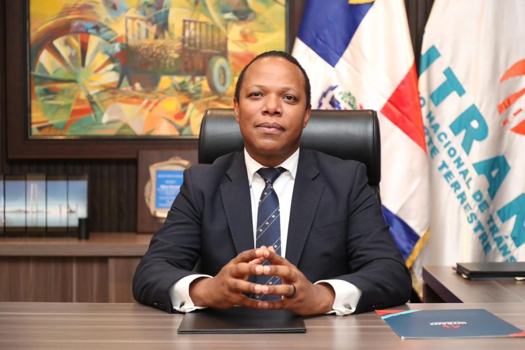 Milton Morrison rechaza aumento de pasajes en el transporte público
