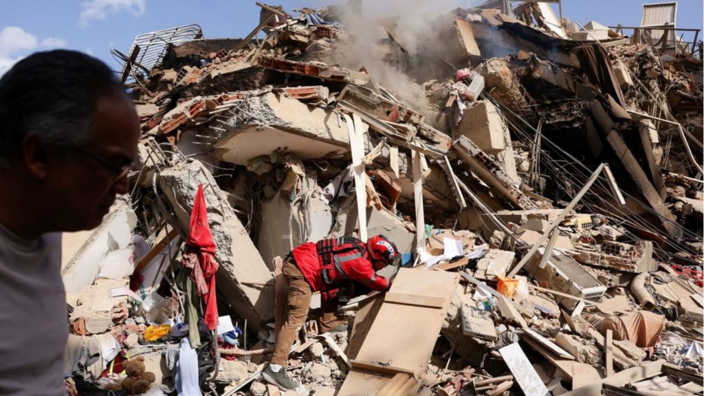 Venezuela intenta volver a la normalidad tras los terremotos que devastaron La Guaira
