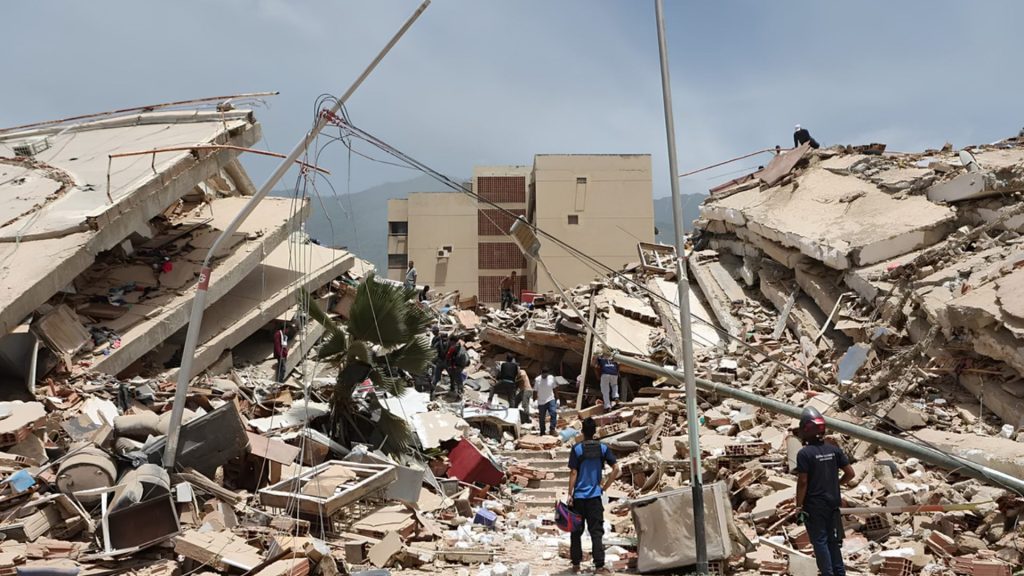 La Guaira: familias exigen rescatar los cuerpos antes de demoler edificios