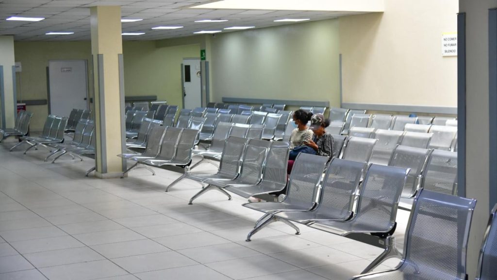 Paro médico paraliza hospitales del Gran Santo Domingo; miles de pacientes se quedan sin atención médica