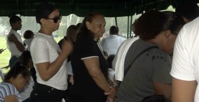 Sepultan mujer asesinada por pareja en Villa Mella