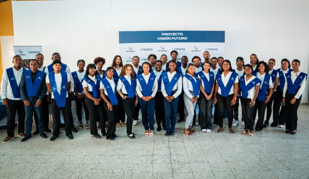 DP World gradúa a 78 jóvenes en Boca Chica para fortalecer su empleabilidad
