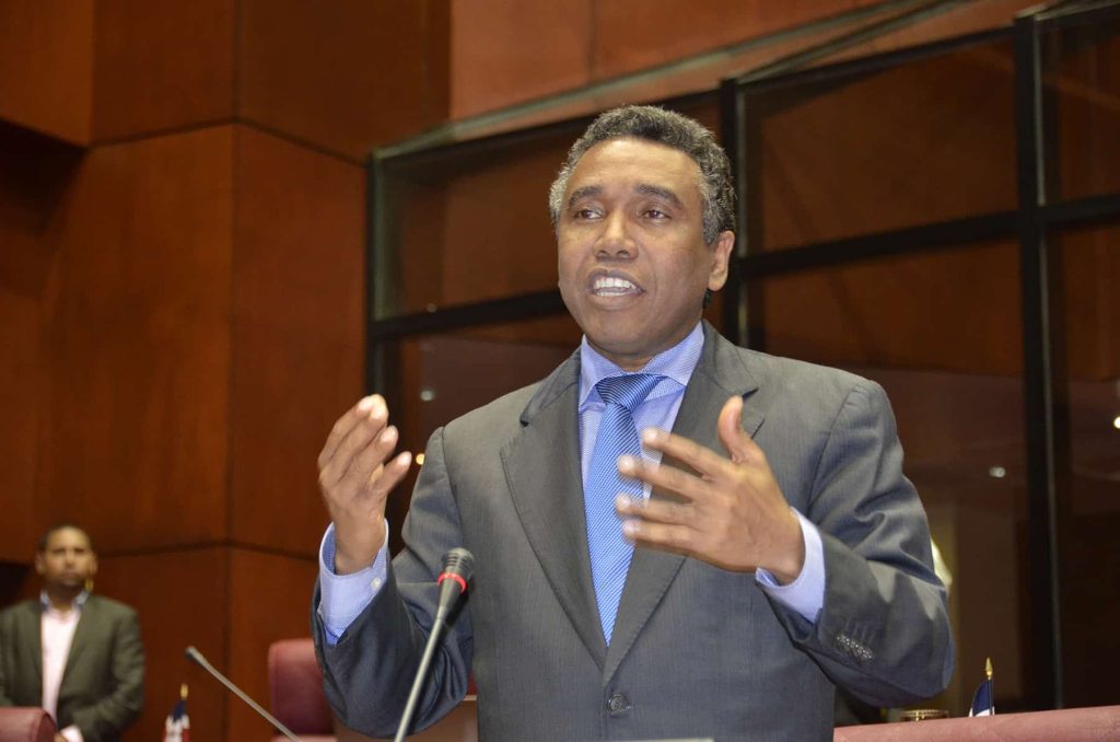 ¿Sin prisión por difamar? Senador Félix Bautista propone multas en nuevo Código Penal