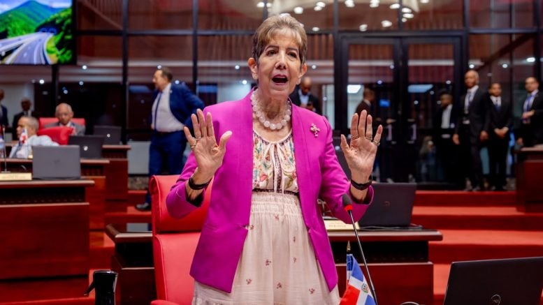 «Voy a defender a la Policía», afirma Ginette Bournigal en medio del debate por la reforma