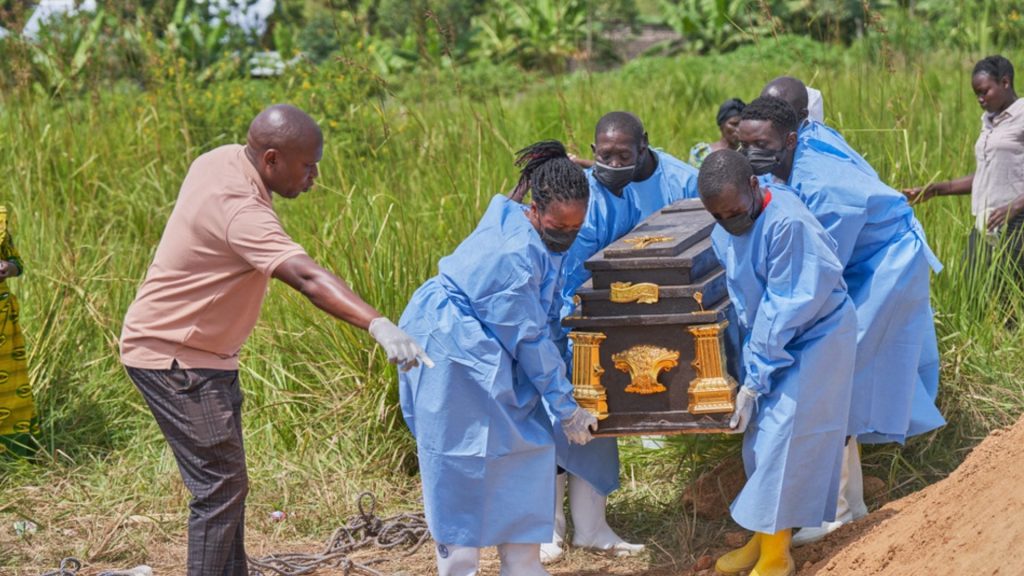 Suben a 600 el número de muertes confirmadas por el brote de ébola