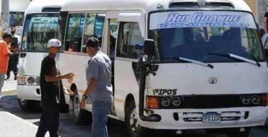 Sin marcha atrás: 50 rutas de Santiago continuarán pagando cinco pesos, según choferes