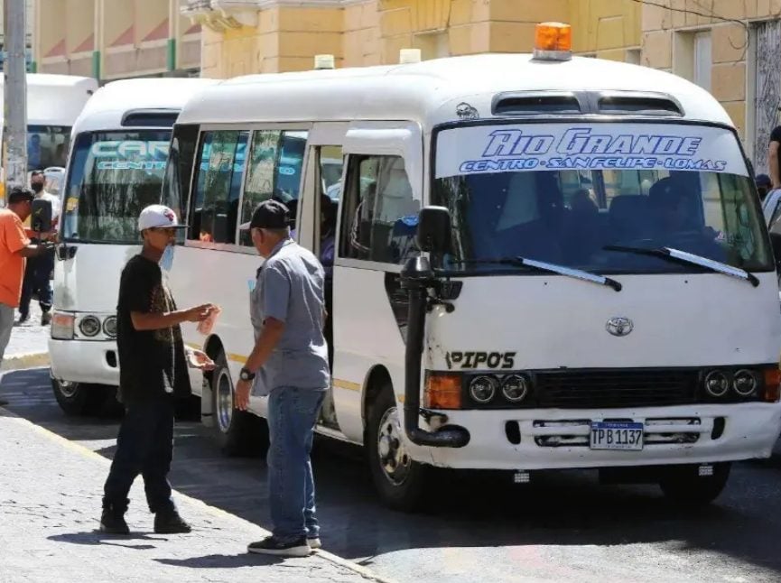 Sin marcha atrás: 50 rutas de Santiago continuarán pagando cinco pesos, según choferes