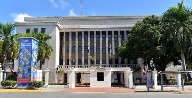 Docentes protestan frente al Minerd por incentivos y salarios
