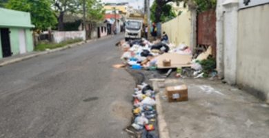 VIDEO: Sectores de Santo Domingo Oeste se declaran en emergencia ante crisis por basura y escasez de agua