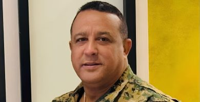 Suspenden a coronel por presuntas fiestas y permisos a reclusos en cárcel de Azua