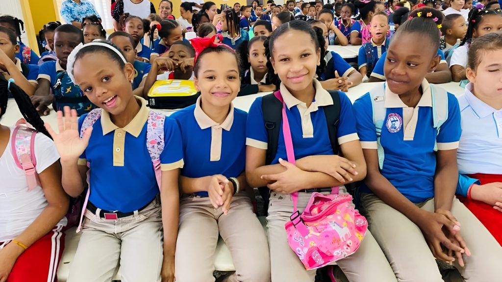 ¡Peligra el inicio del año escolar! Docentes amenazan con paralizar el año escolar si el MINERD no paga incentivos pendientes