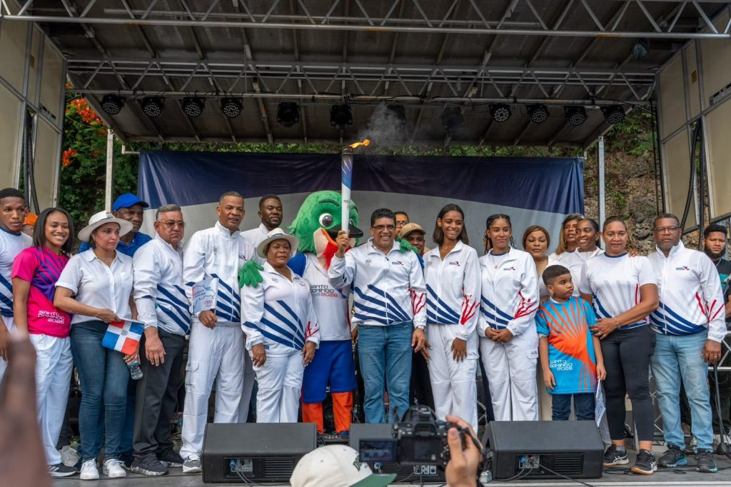 SDE recibe antorcha de XXV Juegos Centroamericanos y del Caribe Santo Domingo 2026