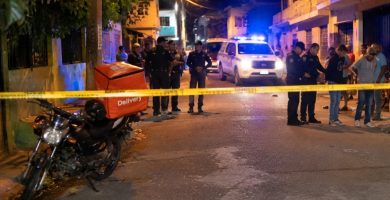 Tres hermanos menores de edad ultiman a un delivery tras riña en Santiago