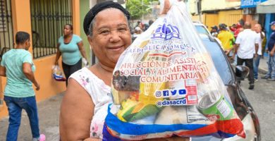Gobierno invierte más de RD$15.8 millones en asistencia social y mejoras de viviendas en Samaná
