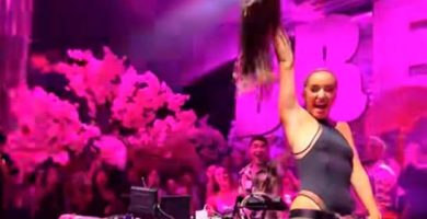 Lola Índigo pierde la peluca en pleno concierto y su reacción se vuelve viral