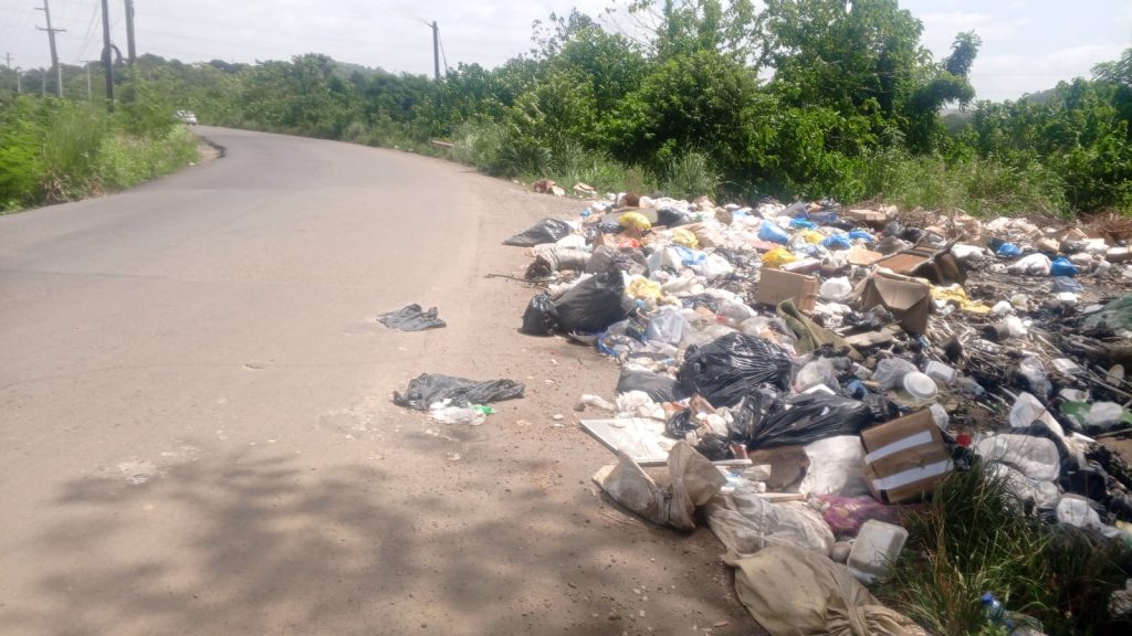 La Cuaba se ahoga entre vertederos improvisados mientras sigue el conflicto por la planta recicladora