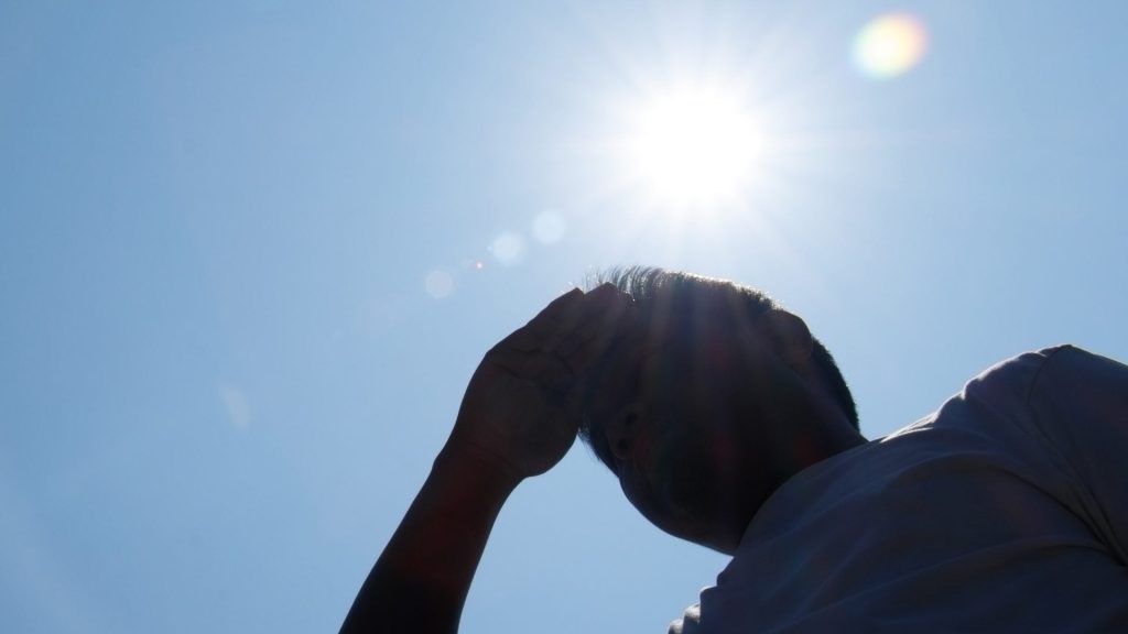 Calor sofocante marcará el inicio de la semana; prevén aguaceros y tormentas eléctricas en la tarde