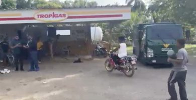 Asaltan estación de gas y camión de valores en Monte Plata; hombres armados cargan con dinero