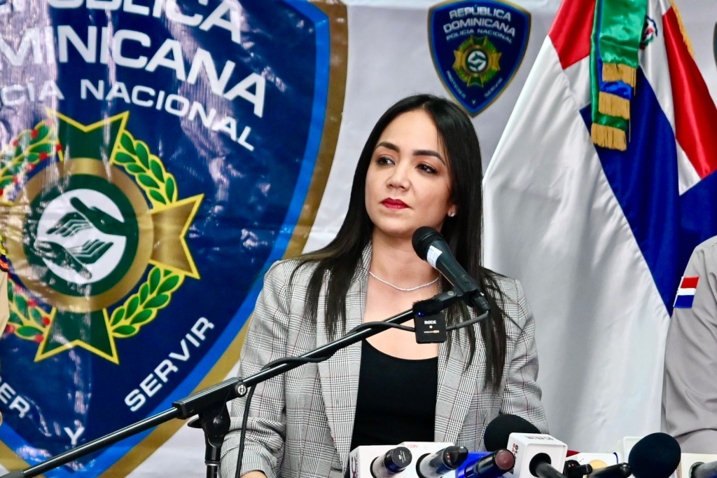 “Estoy cumpliendo con el compromiso”: Faride Raful descarta renunciar y asegura que continuará en Interior y Policía