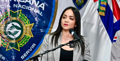 “Estoy cumpliendo con el compromiso”: Faride Raful descarta renunciar y asegura que continuará en Interior y Policía