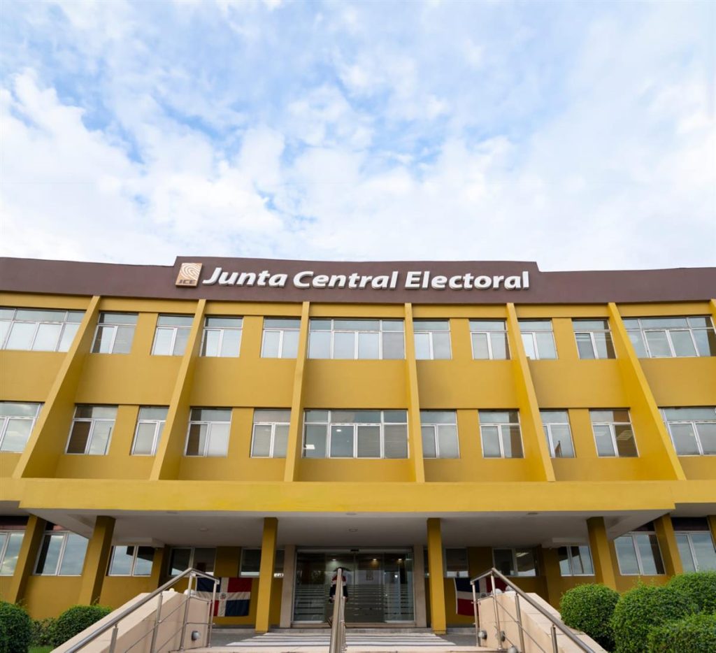 JCE suspende temporalmente reglamento que limitaba publicación de encuestas electorales
