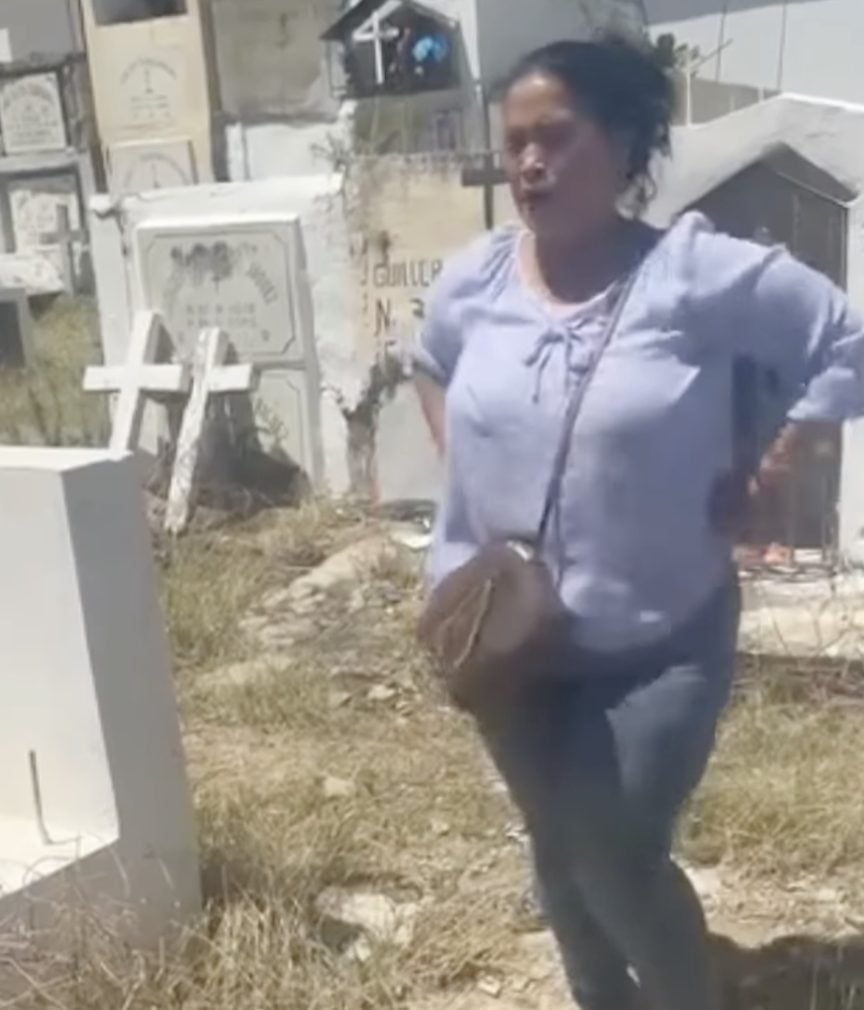 “¿Dónde están los millones?”: mujer visita tumba de su tía y critica que vivió para guardar y no disfrutó