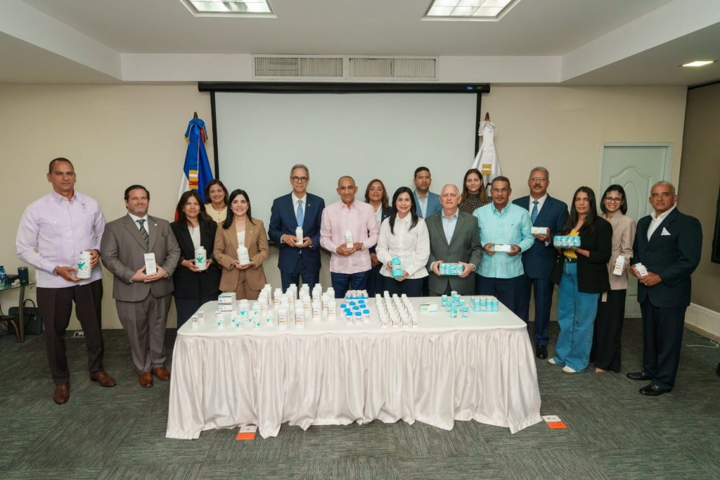 Entregan tratamientos médicos a la DNCD para fortalecer el bienestar y la salud de los miembros de la institución