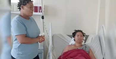 Madre solicita asistencia para joven ingresada en Barahona
