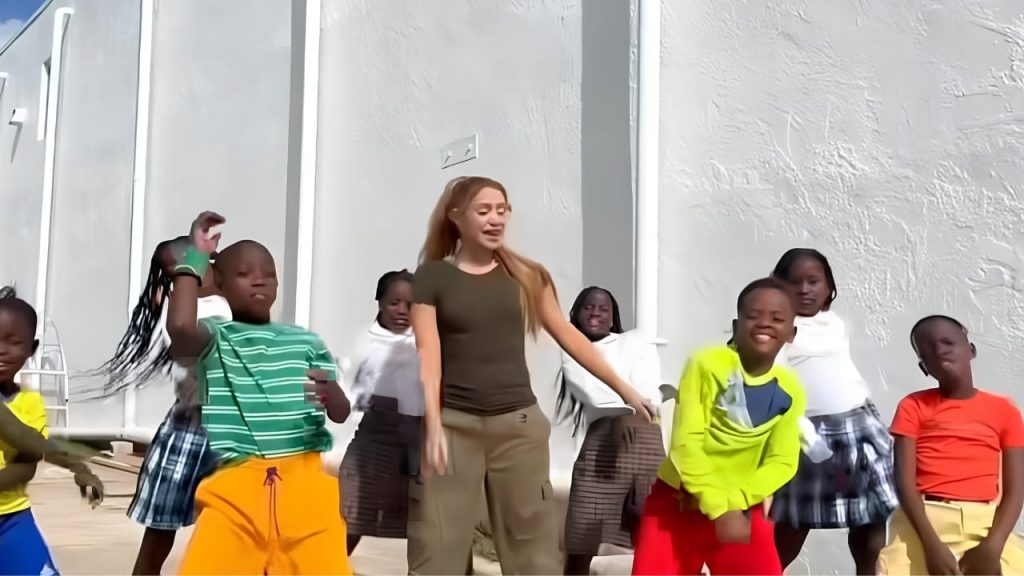 ¡Ghetto Kids con Shakira! Agrupación de baile infantil de Uganda en show de EEUU