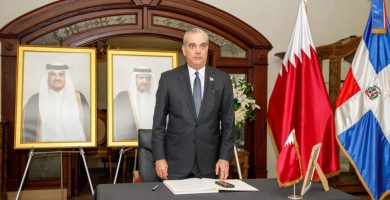 Abinader firma libro de condolencias por el fallecimiento del Emir padre de Qatar