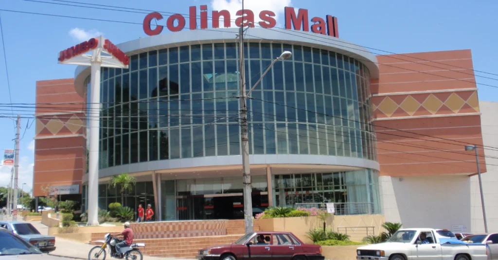 Alarmante incidente en Plaza comercial Colinas Mall en Santiago deja saldo lamentable