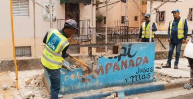 Recuperan espacios públicos: Alcaldía del DN elimina obstáculos en aceras de Guachupita