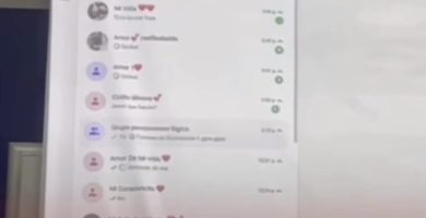 Descuido con WhatsApp en plena clase deja a profesor en incómodo momento viral