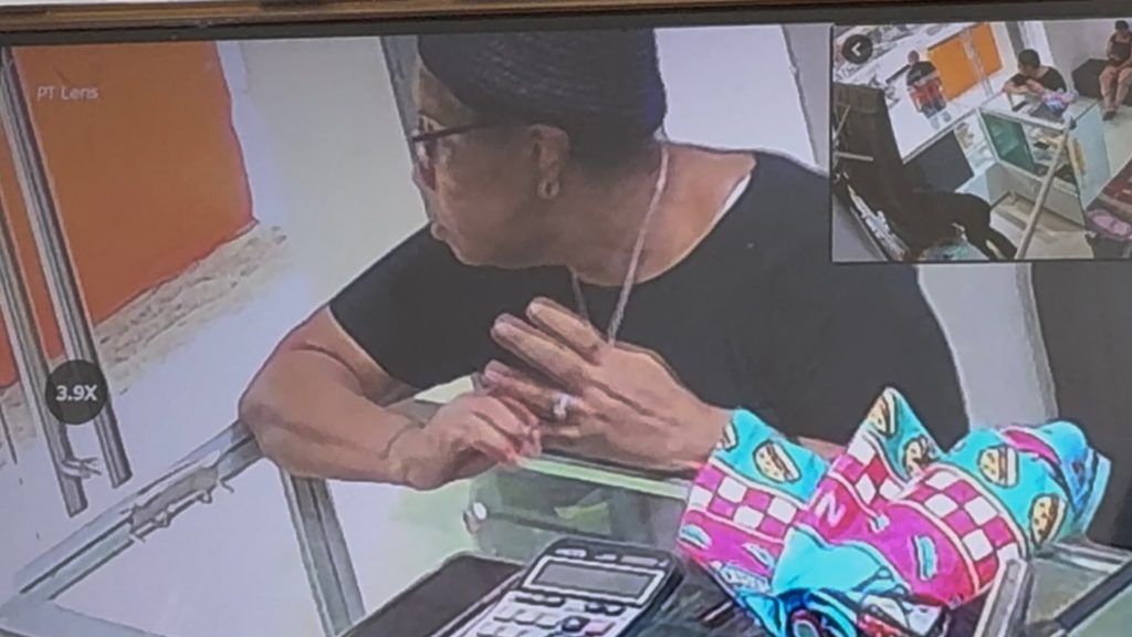 Pidió la clave del wifi, y segundos después, se robó un anillo de oro 14k