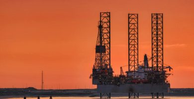 Petróleo de Texas sube 3,17 % por escalada de ataques entre EE. UU. e Irán