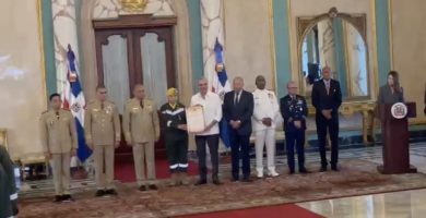 19 rescatistas dominicanos reciben Medalla al Mérito por labor humanitaria en Venezuela