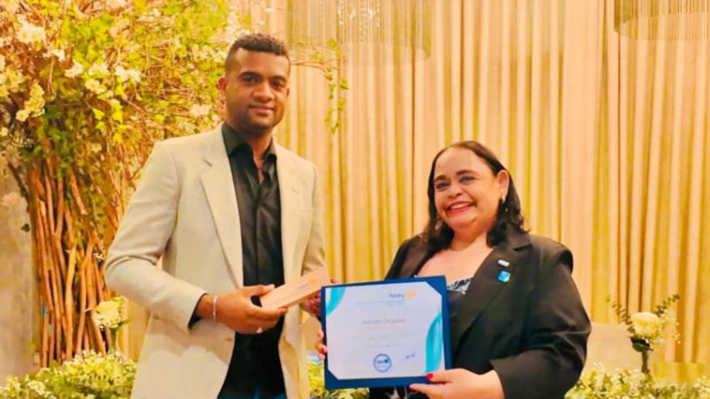 Club Rotario Santo Domingo Quisqueya reconoce periodista de Noticias Telemicro, Hanobi Delgado