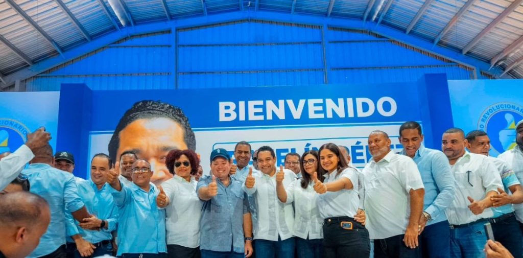 Diputado Rafelin Pérez deja la Fuerza del Pueblo y se juramenta en el PRM en Pedernales